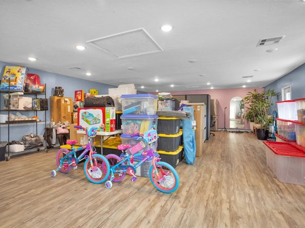 1725 Strawn Road, Houston TX 77039