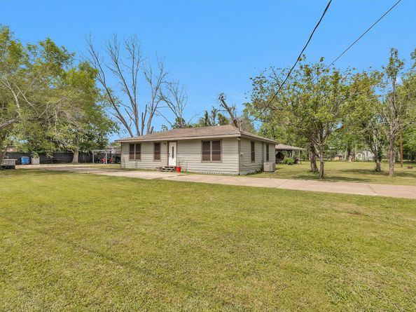 1725 Strawn Road, Houston TX 77039