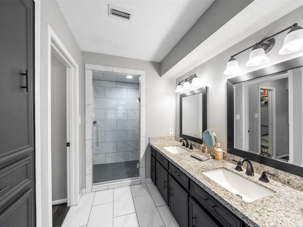 5923 Old Lodge Drive, Houston TX 77066