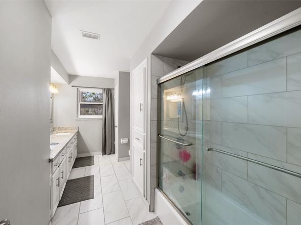 5923 Old Lodge Drive, Houston TX 77066