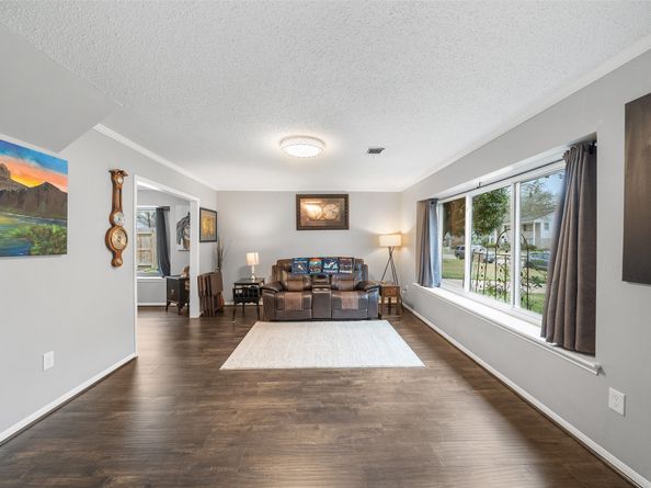 5923 Old Lodge Drive, Houston TX 77066