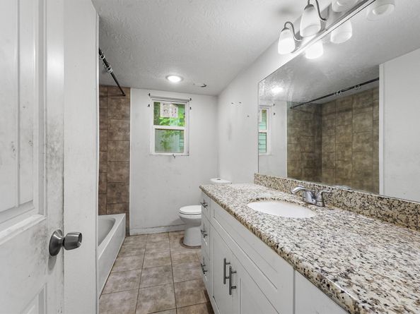 2709 Davis Street, Houston TX 77026