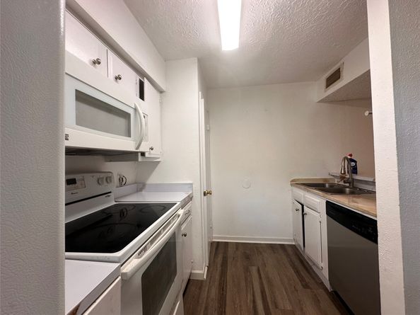 10555 Turtlewood Court 102, Houston TX 77072