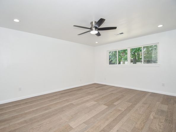 1034 W Donovan Street W, Houston TX 77091