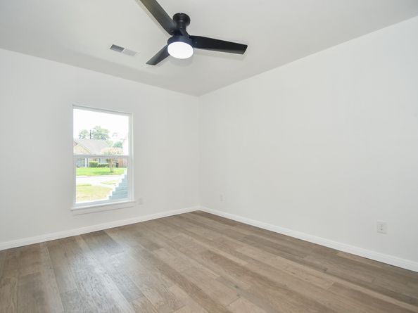 1034 W Donovan Street W, Houston TX 77091
