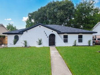 1034 W Donovan Street W