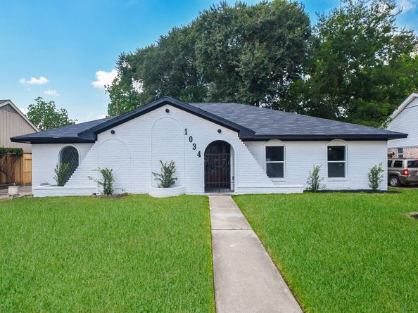 1034 W Donovan Street W, Houston TX 77091