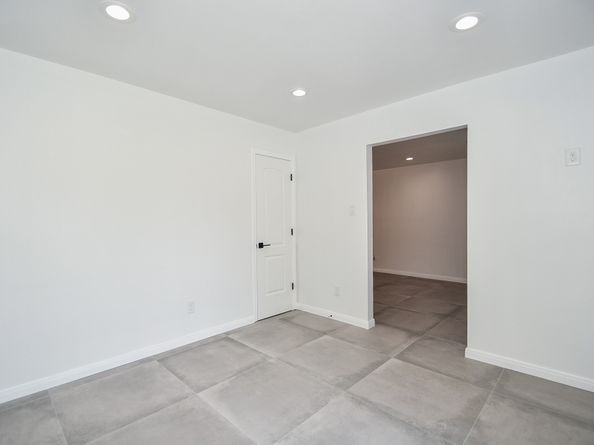 1034 W Donovan Street W, Houston TX 77091