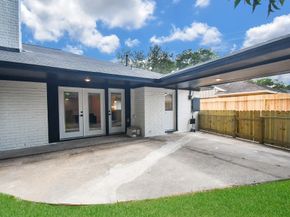 1034 W Donovan Street W, Houston TX 77091
