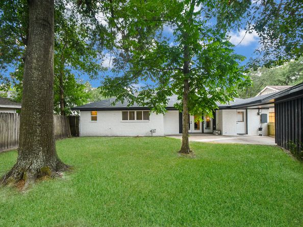 1034 W Donovan Street W, Houston TX 77091