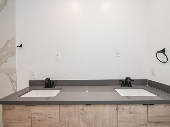 1034 W Donovan Street W, Houston TX 77091
