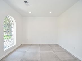1034 W Donovan Street W, Houston TX 77091