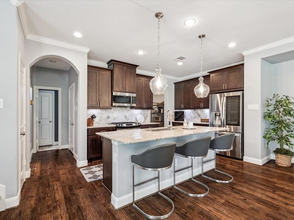 725 Via Lago Drive, Webster TX 77598