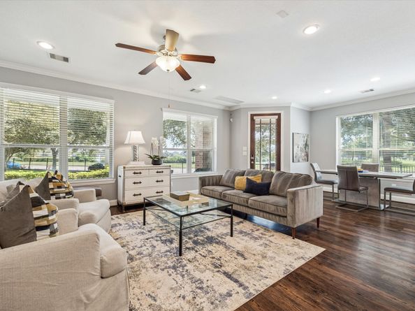 725 Via Lago Drive, Webster TX 77598