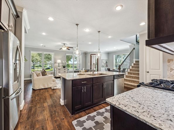 725 Via Lago Drive, Webster TX 77598