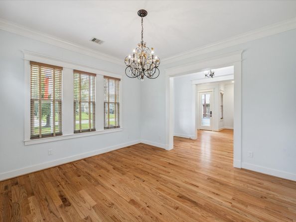 1311 Chippendale Rd, Houston TX 77018