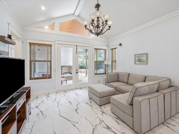 1311 Chippendale Rd, Houston TX 77018