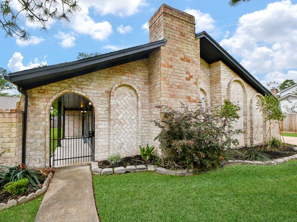 2735 Triway Lane, Houston TX 77043