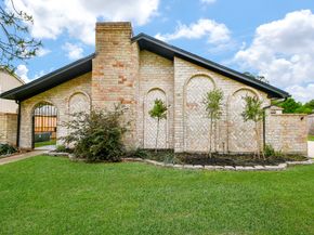 2735 Triway Lane, Houston TX 77043