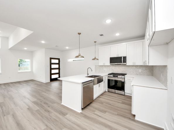 9409 Caddo Road, Houston TX 77078