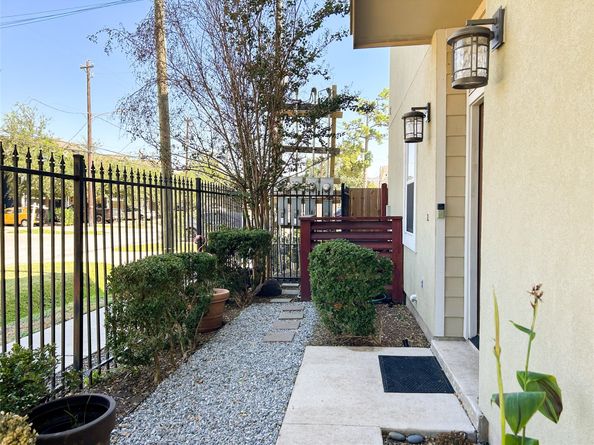 1128 W 26th Street, Houston TX 77008