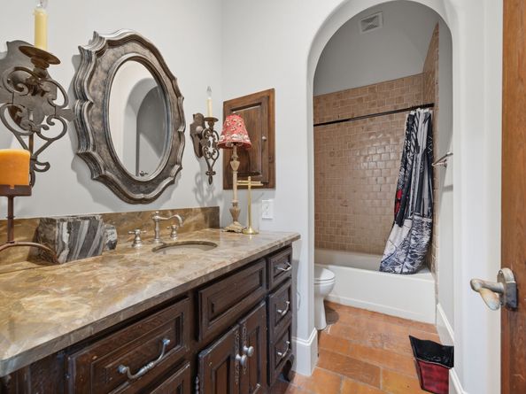 2370 Bolsover Street, Houston TX 77005