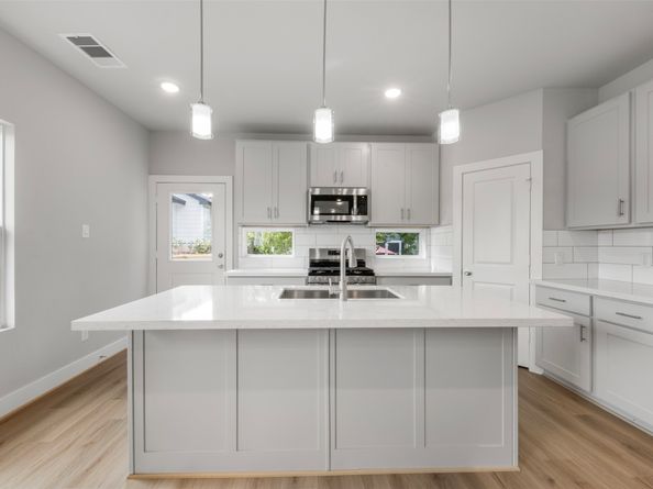 1222 E 33rd Street, Houston TX 77022