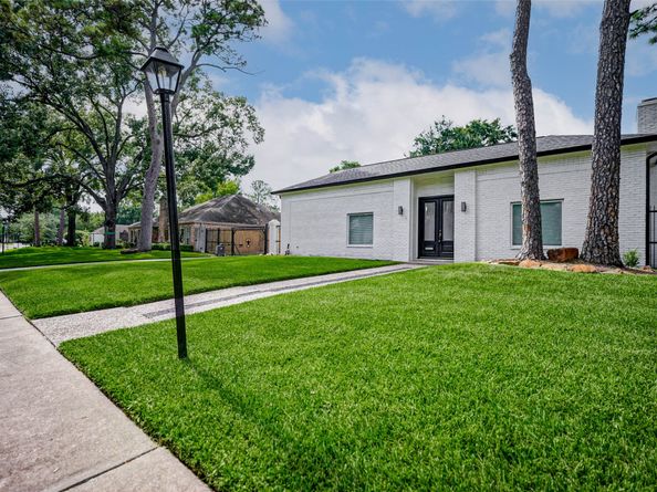 10118 Briar Rose Drive, Houston TX 77042