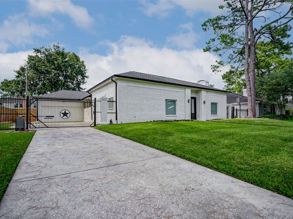 10118 Briar Rose Drive, Houston TX 77042