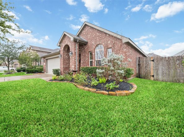 18311 Russett Green Drive, Tomball TX 77377