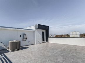 5522 Kiam Street A, Houston TX 77007