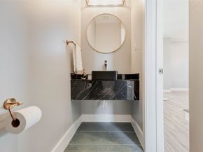 5522 Kiam Street A, Houston TX 77007