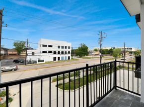 2426 Ella Boulevard, Houston TX 77008