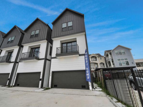 2426 Ella Boulevard, Houston TX 77008