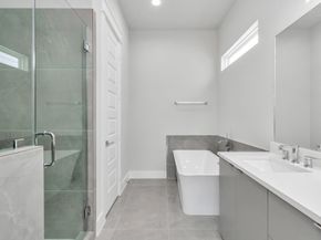 5812 Burt Street, Houston TX 77091