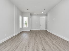 5812 Burt Street, Houston TX 77091