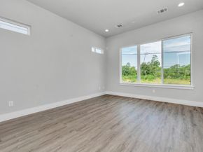 5812 Burt Street, Houston TX 77091