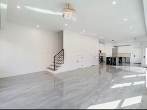 5014 creekmont Drive, Houston TX 77091