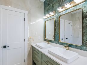 5014 creekmont Drive, Houston TX 77091