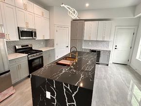 5014 creekmont Drive, Houston TX 77091