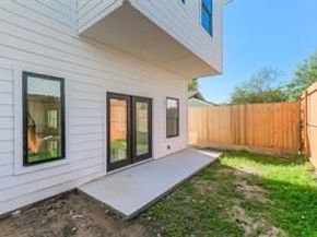 5014 creekmont Drive, Houston TX 77091