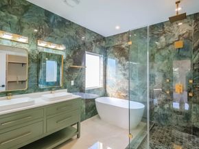 5014 creekmont Drive, Houston TX 77091