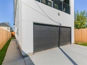 5014 creekmont Drive, Houston TX 77091