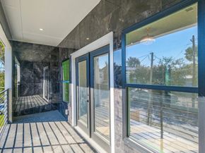 5014 creekmont Drive, Houston TX 77091