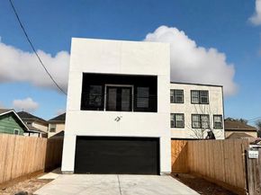 5014 creekmont Drive, Houston TX 77091