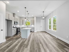 2207 Des Chaumes Street, Houston TX 77026