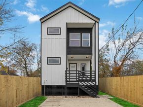 2207 Des Chaumes Street, Houston TX 77026