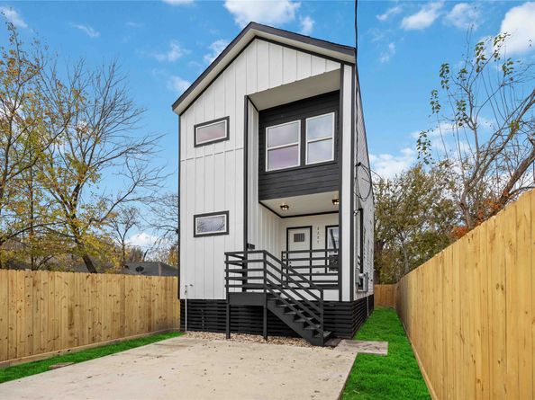 2207 Des Chaumes Street, Houston TX 77026