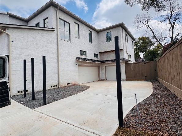 2341 Maroneal St, Houston TX 77030