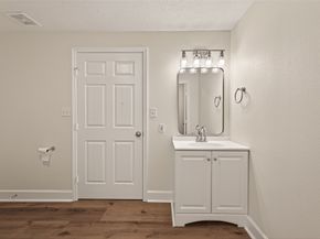 915 W Lewis Street, Conroe TX 77301